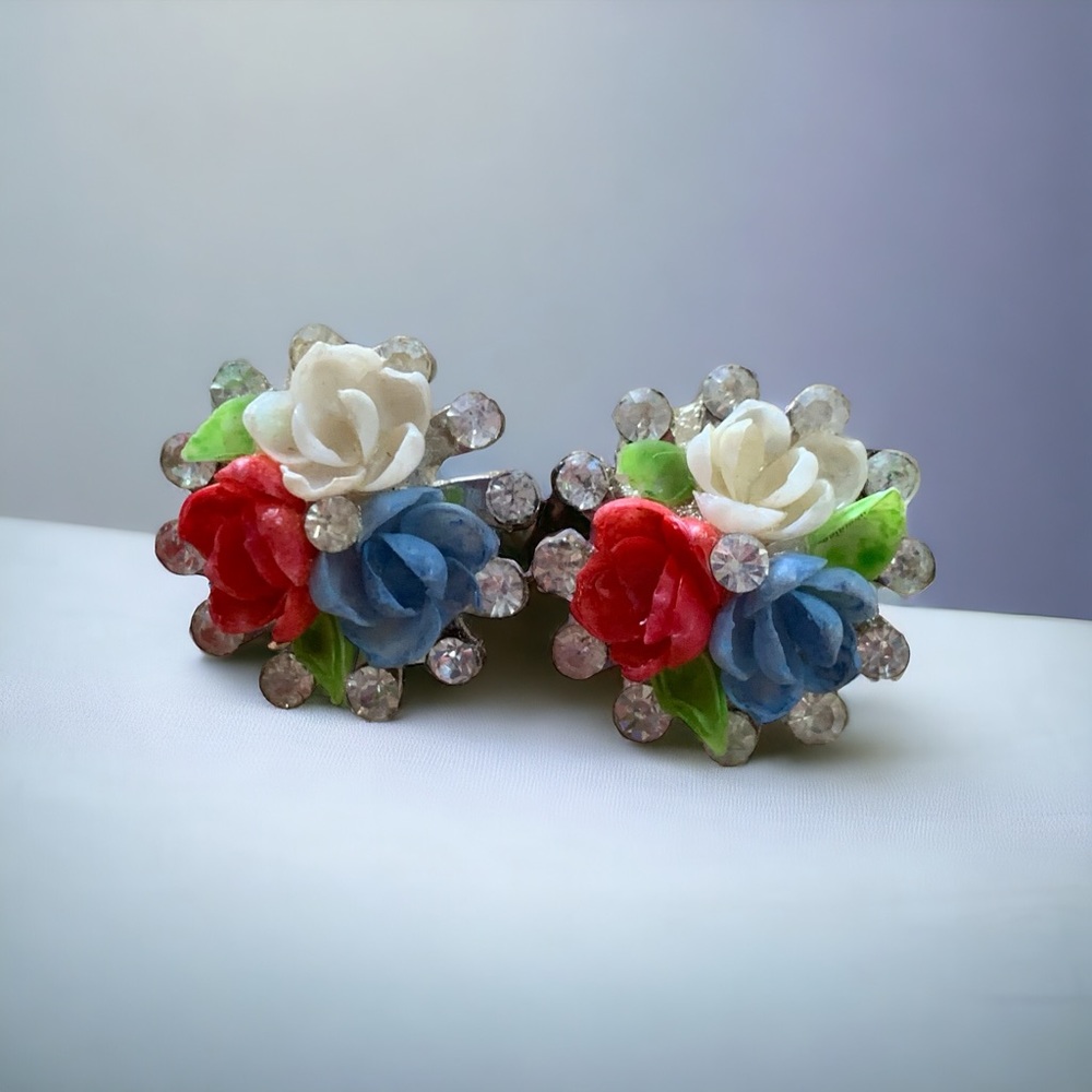 Vintage shell flower & rhinestones unique silver tone screw back earrings